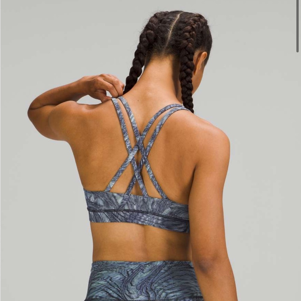 Lululemon Size 8 Energy Bra in Dimensional Icing Blue Multi-Color. - Picture 2 of 7